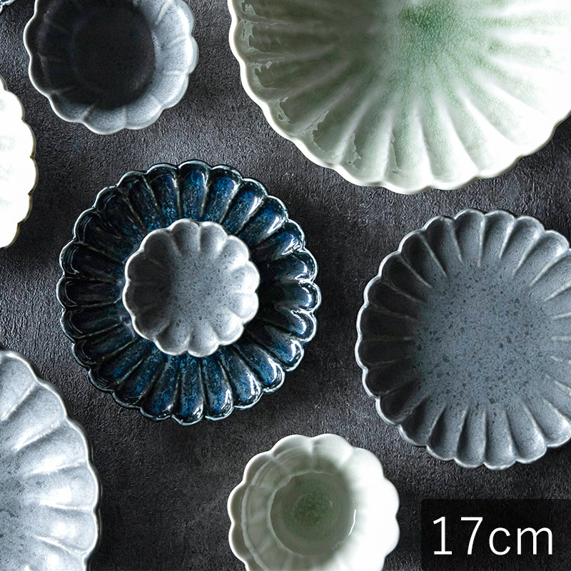 青い花模様の平皿 春峰製 青い花模様の平皿 - メルカリ