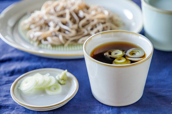 蕎麦猪口 染付蓮池イキモノ図蕎麦猪口(見込魚) | 酒器 | ギャラリー器館
