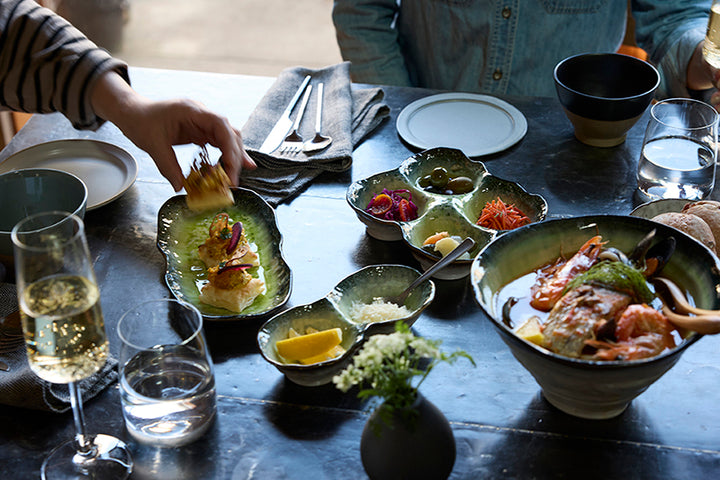 8754】海外 マステ 5m巻売り 貝殻光カッティング 庭 竹の柵 小川