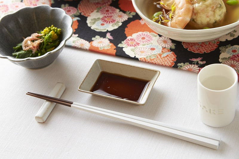 笠間焼 丸利玉樹利喜蔵商店 プレート(2枚)・カップ2つ(計4つ)計6つセット 丸利玉樹利喜蔵商店 TAMAKI エッジライン ペア食器セット – マルラボ