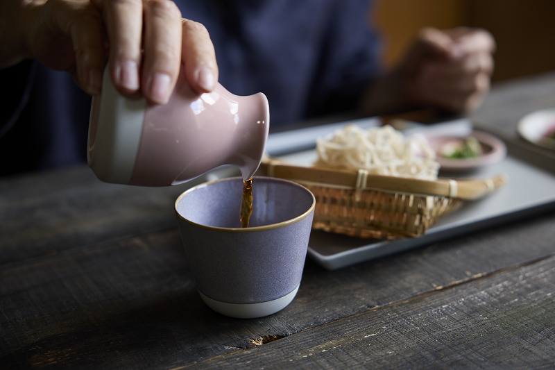 ロキオ様 みやび街道 青白磁 徳利·猪口·薬味皿 13セット+猪口5個薬味皿5枚 ロキオ様 みやび街道 青白磁 徳利·猪口·薬味皿 13セット+猪口5個