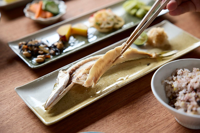 丸利玉樹利喜蔵商店 TAMAKI 和の器 サンマ皿 – マルラボ